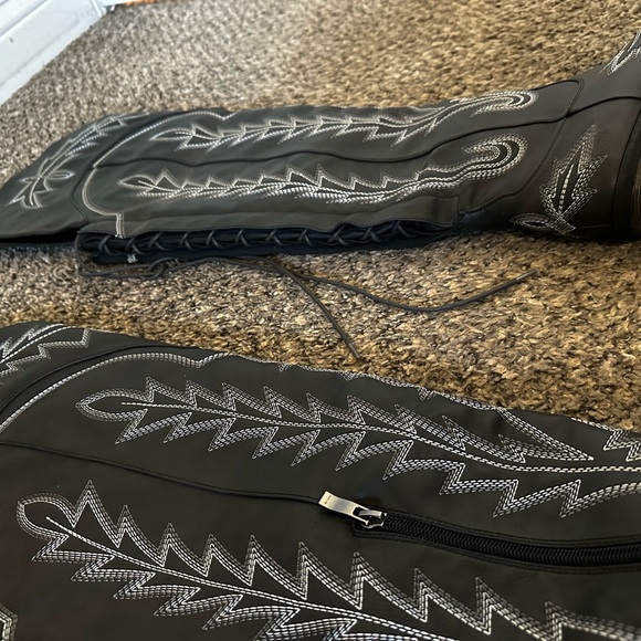 Over the knee boots 🤠 lace up back 🖤 - Picture 4 of 6